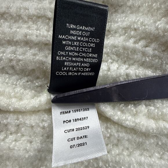 Torrid Chunky Knit Pullover Tunic Sweater Plus Size 3X Ivory Red Heart - Picture 9 of 9